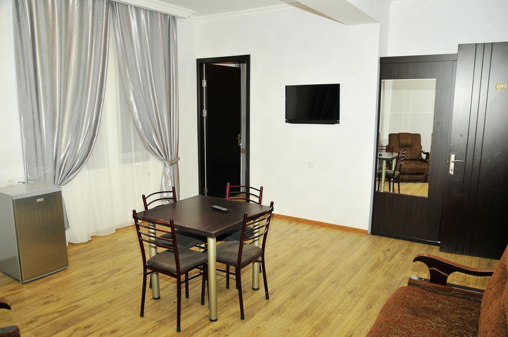 Alma-Ata Hotel Borjomi Rom bilde