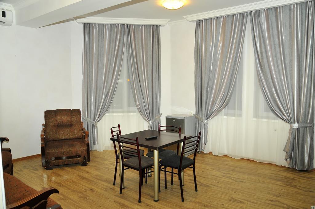 Alma-Ata Hotel Borjomi Rom bilde